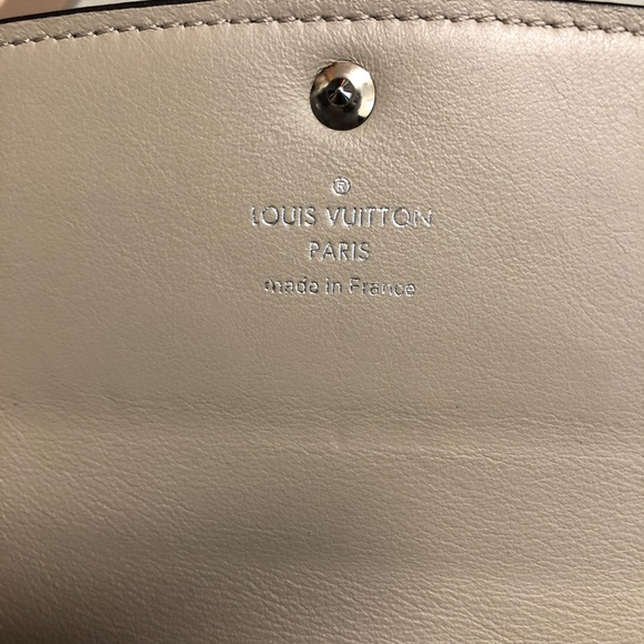 👜Authentic LV Iris Wallet - Picture 6 of 6